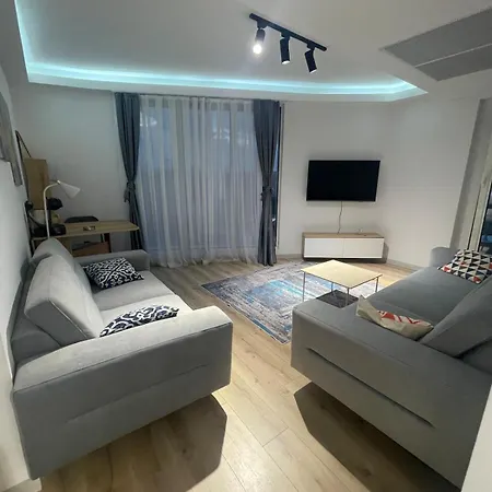 Luxury In Iconic Sky Tower